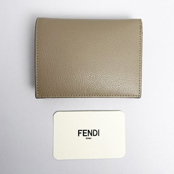 フェンディ コンパクト レザー 二つ折り財布 小銭入れ付き8M0387A18BF0E65